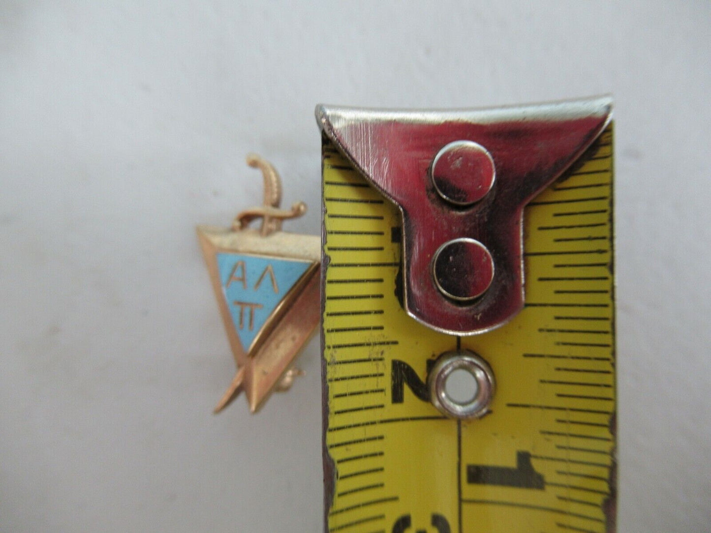 USA FRATERNITY PIN ALPHA LAMBDA PI. MADE IN GOLD 10K. MARKED. 1412