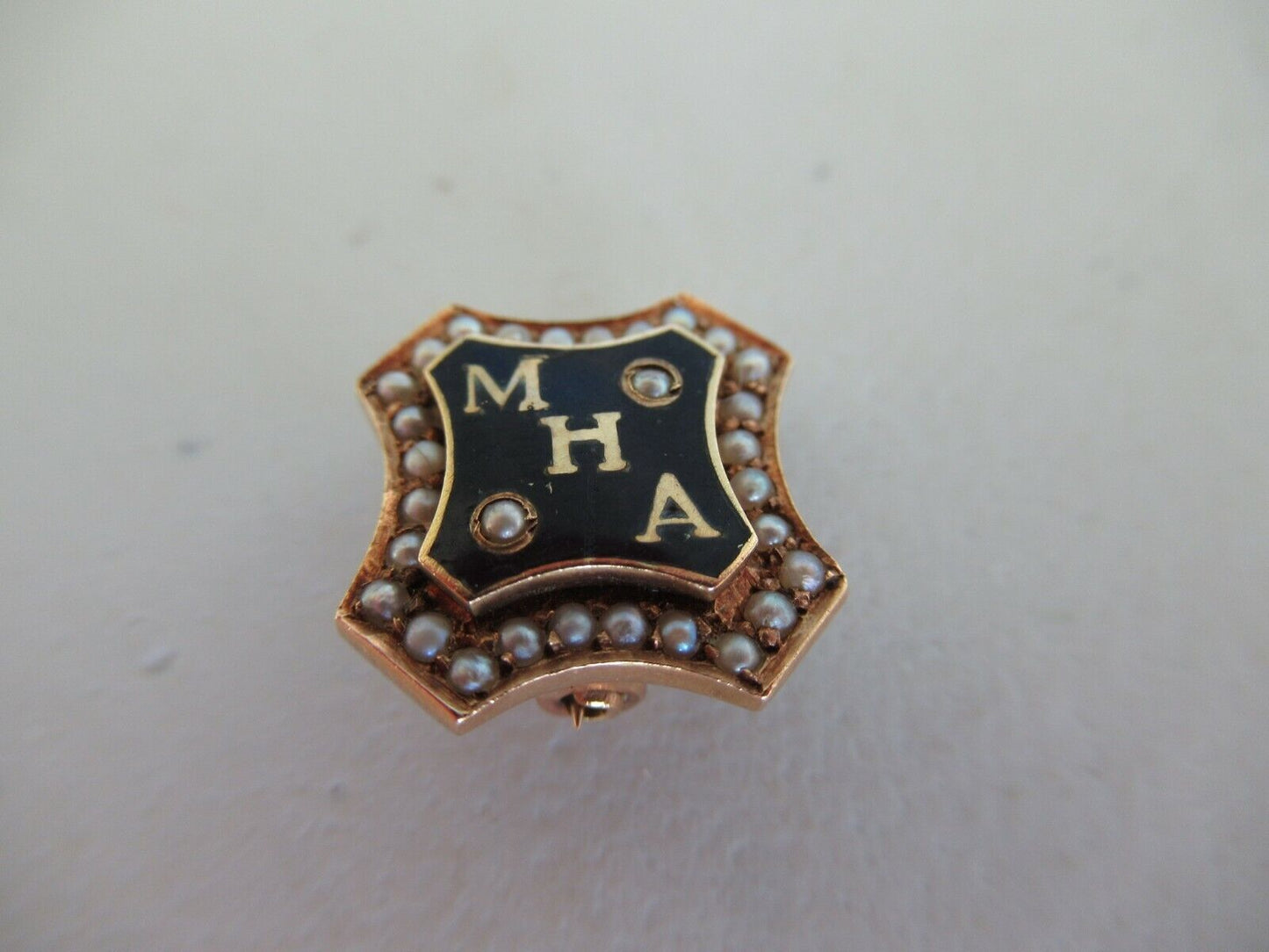 USA FRATERNITY PIN MU ETA ALPHA. MADE IN GOLD. NAMED. MARKED. 825