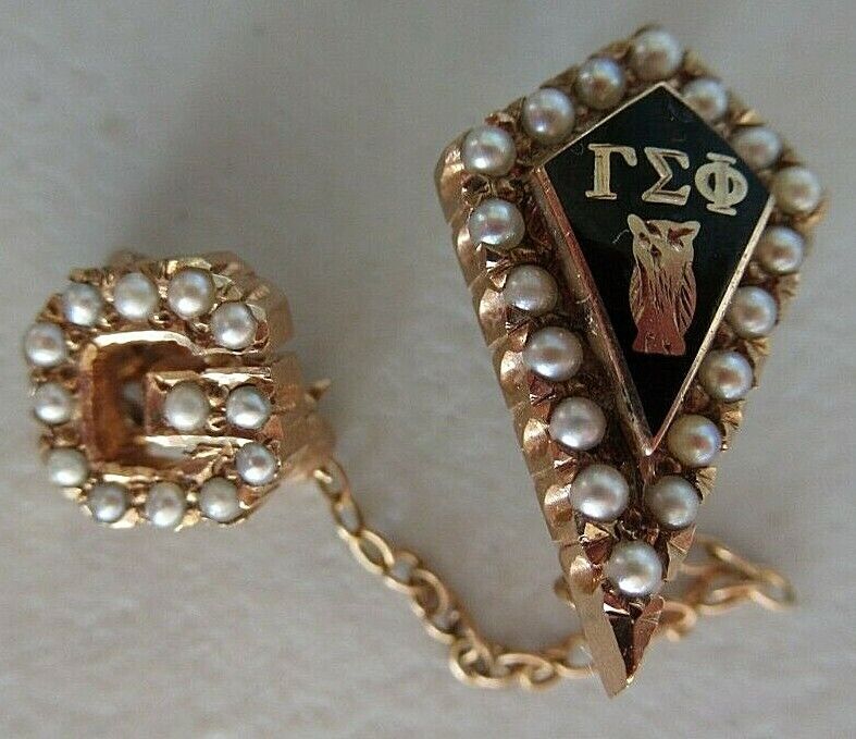 USA FRATERNITY PIN GAMMA SIGMA PHI. MADE IN GOLD 10K. NAMED. MARKED. 8