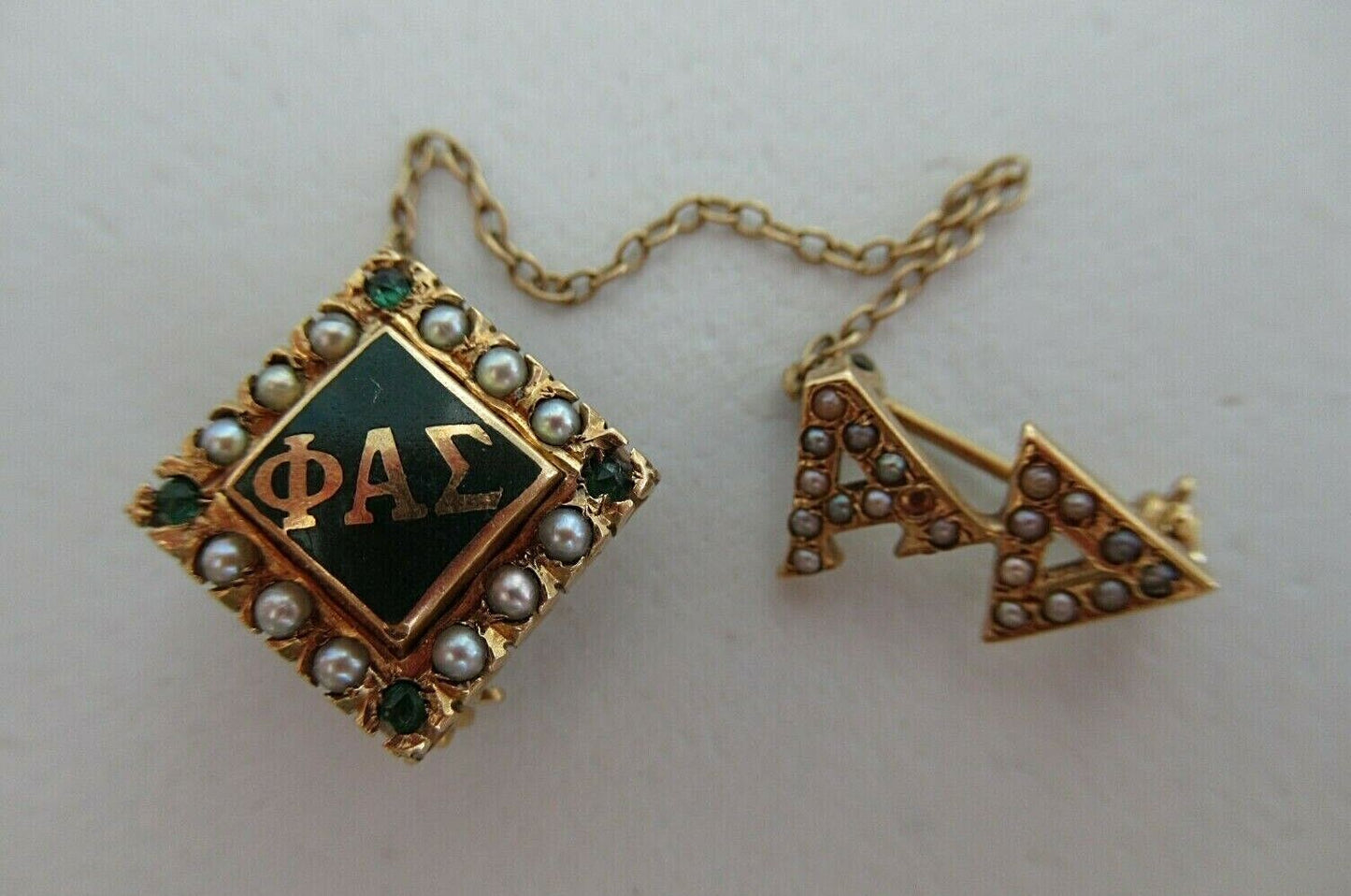 美国兄弟会 PIN PHI ALPHA SIGMA。 14K 金制成。红宝石。已标记。