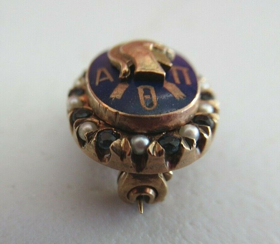 USA FRATERNITY PIN ALPHA THETA PI. MADE IN GOLD. RUBIES. NAMED. 1504
