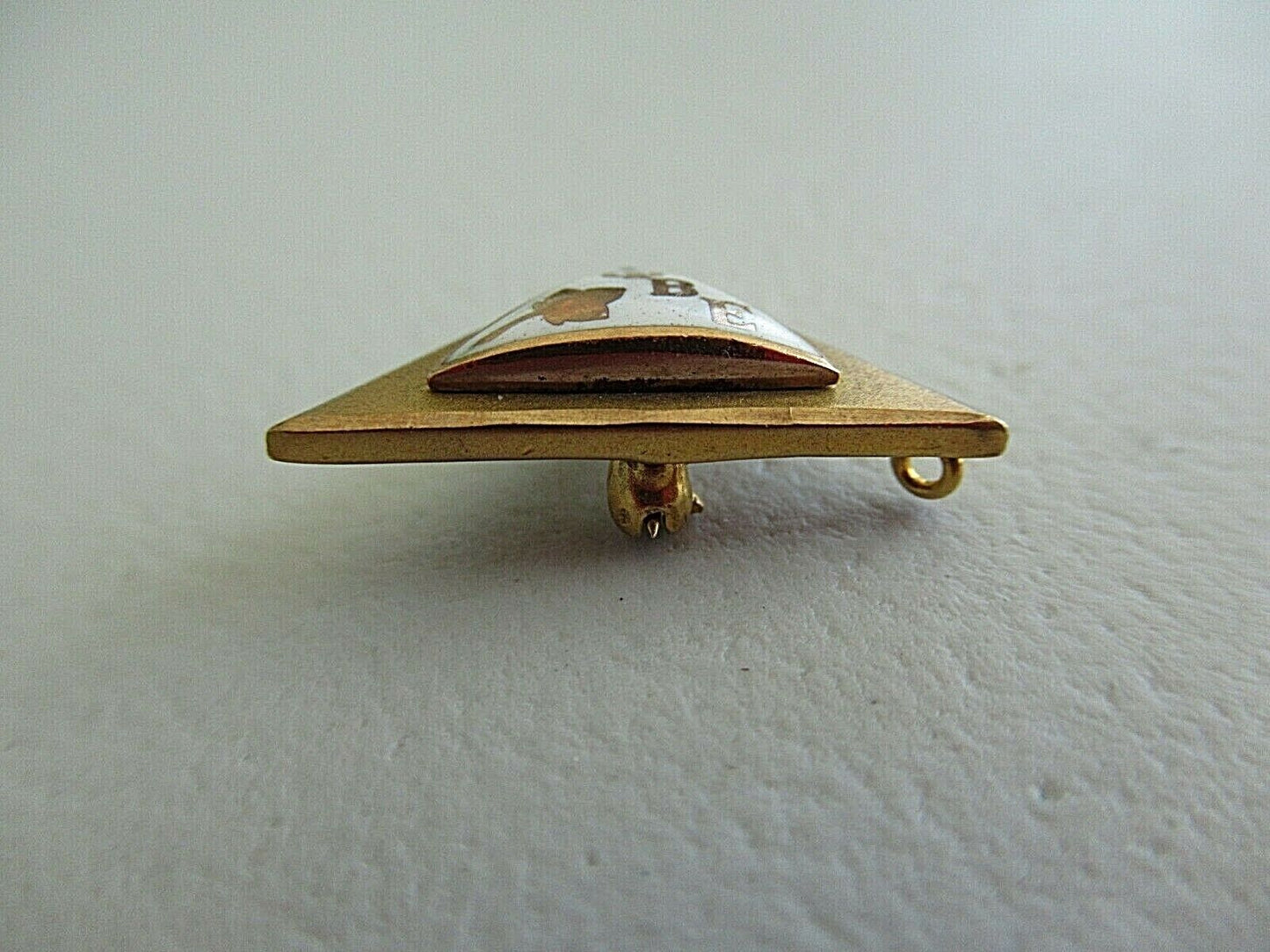 USA FRATERNITY PIN PHI BETA EPSILON. MADE IN GOLD 1966 NAMED. CAMBRIDG