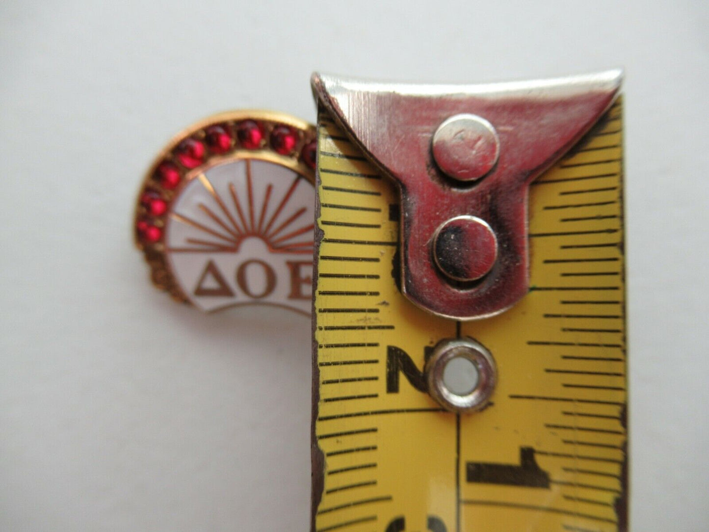USA FRATERNITY PIN DELTA OMICRON EPSILON. MADE IN GOLD FILLED. MARKED.