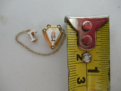 USA FRATERNITY PIN CHI OMEGA SIGMA. MADE IN GOLD. MARKED. 1555