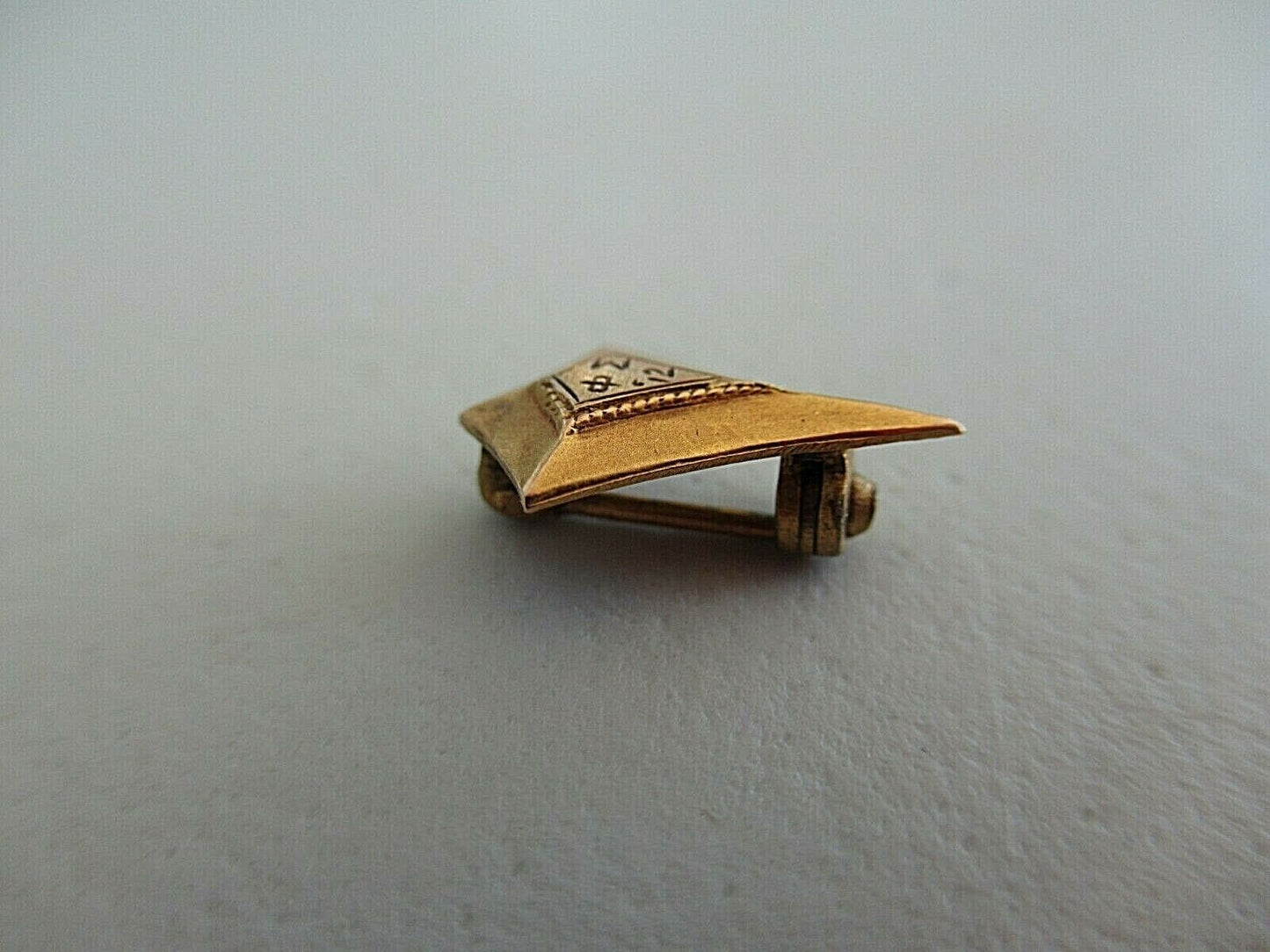 USA FRATERNITY PIN PHI SIGMA. MADE IN GOLD. 1912. MARKED 1348