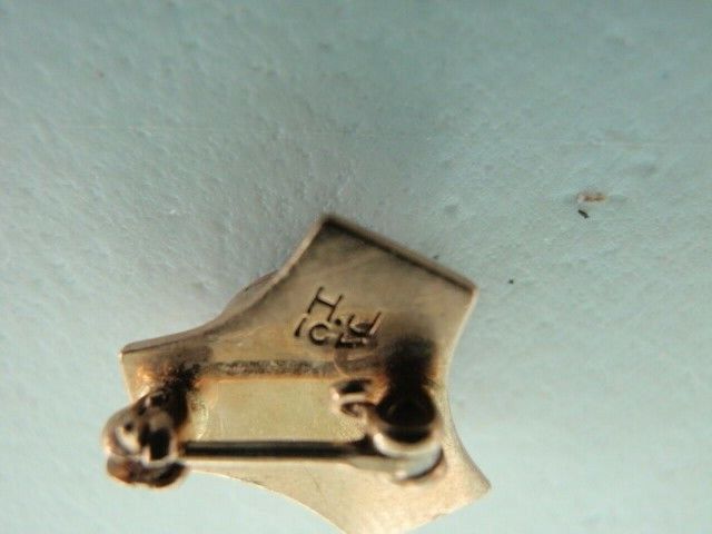 USA FRATERNITY PIN SIGMA OMEGA SIGMA. MADE IN GOLD 10K. NAMED. 583