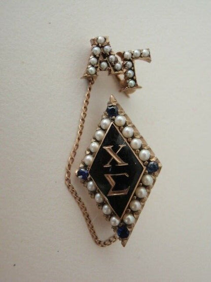 USA FRATERNITY CHI SIGMA. MADE IN GOLD. PEARLS. NAMED. 349