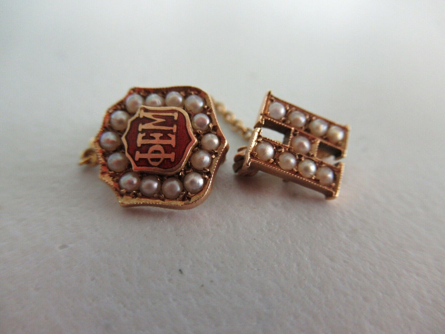 USA FRATERNITY PIN PHI EPSILON MU. MADE IN GOLD 14K. NAMED. MARKED. 89