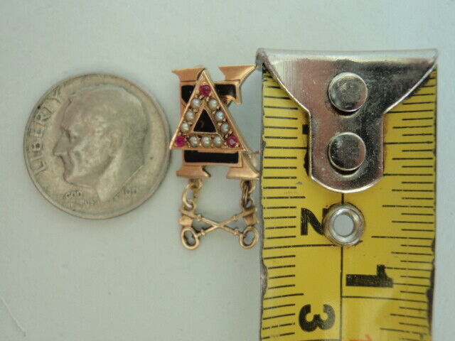 USA FRATERNITY PIN DELTA SIGMA KAPPA. MADE IN GOLD. DATE 1934. NAMED/M