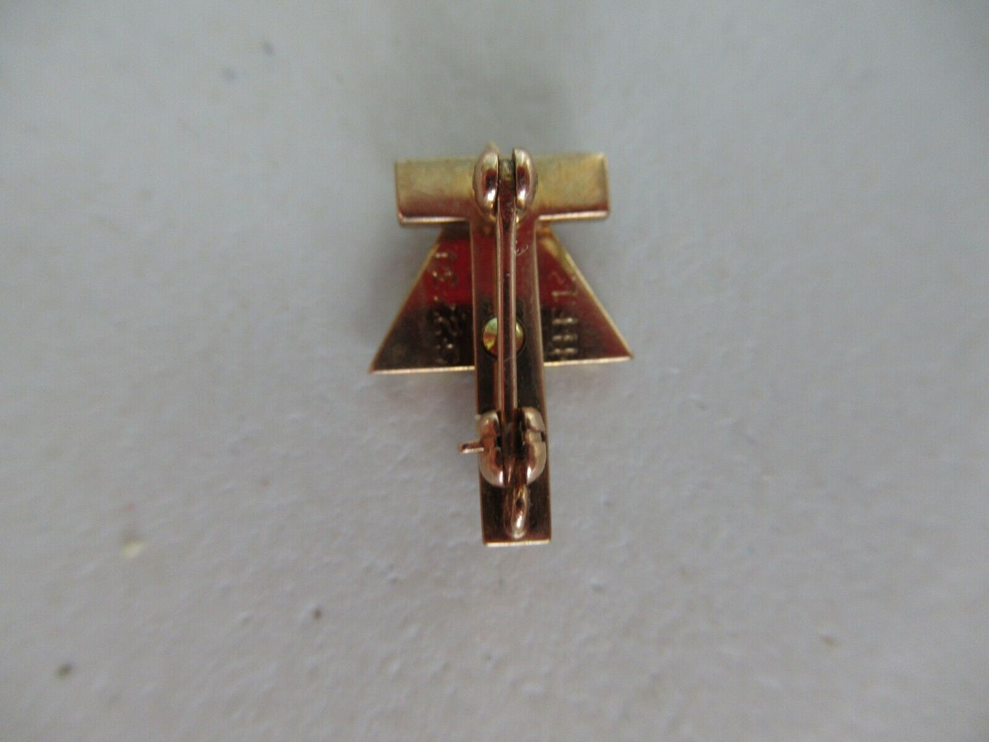 USA FRATERNITY PIN PI CHI EPSILON. MADE IN GOLD. DATED 1934. NAMED. 10