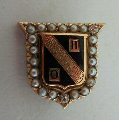 美国兄弟会 PIN PI OMICRON。 14K 金制成。命名。 1043