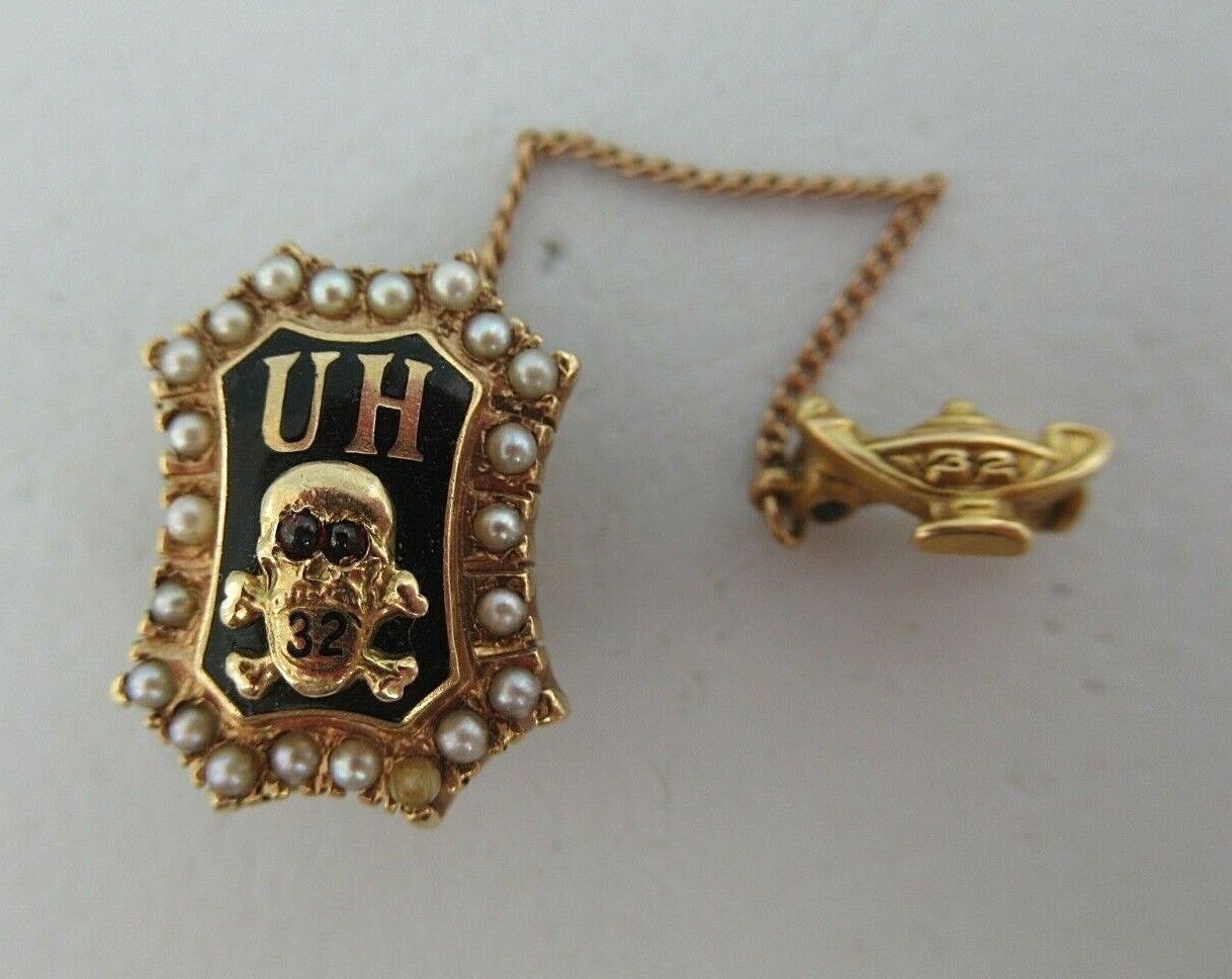 USA FRATERNITY SWEETHEART PIN U.H.. MADE IN GOLD 14K. NAMED. MARKED. 1