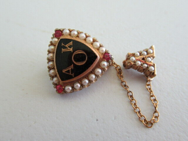 USA FRATERNITY PIN ALPHA KAPPA OMICRON. MADE IN GOLD 10K. RUBIES 1949