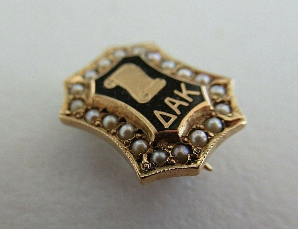 USA FRATERNITY PIN DELTA ALPHA KAPPA. MADE IN GOLD 10K. MARKED. 1455