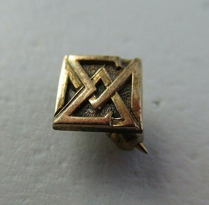USA FRATERNITY PIN SIGMA DELTA MU. MADE IN GOLD. MARKED. 1541
