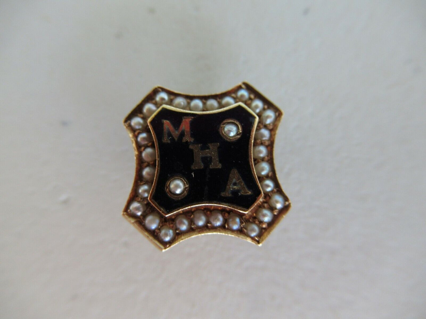 USA FRATERNITY PIN MU ETA ALPHA. MADE IN GOLD. NAMED. MARKED. 825