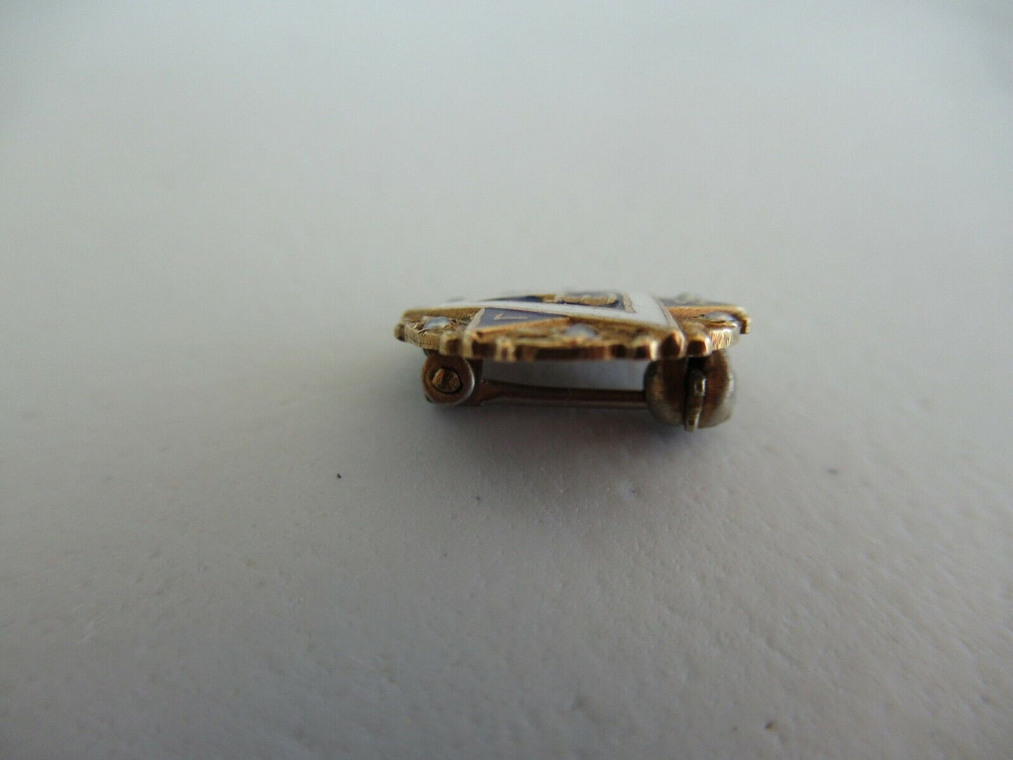 USA FRATERNITY PIN GAMMA SIGMA PHI. MADE IN GOLD 14K. NAMED. MARKED. 8