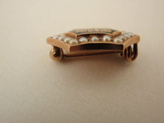 USA FRATERNITY PI SIGMA KAPPA. MADE IN GOLD. PEARLS.1922. NAMED. 132