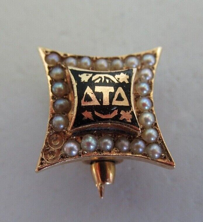 美国兄弟会 PIN DELTA TAU DELTA。黄金制造。 1831年