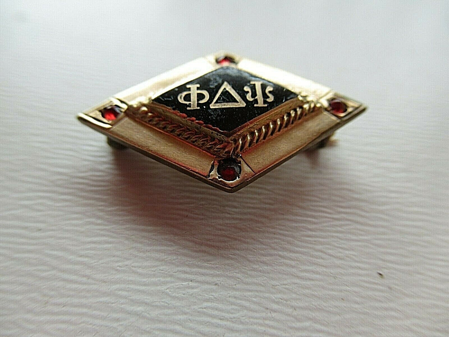 USA FRATERNITY PIN PHI DELTA PSI. MADE IN GOLD FILLED. MARKED. 1296