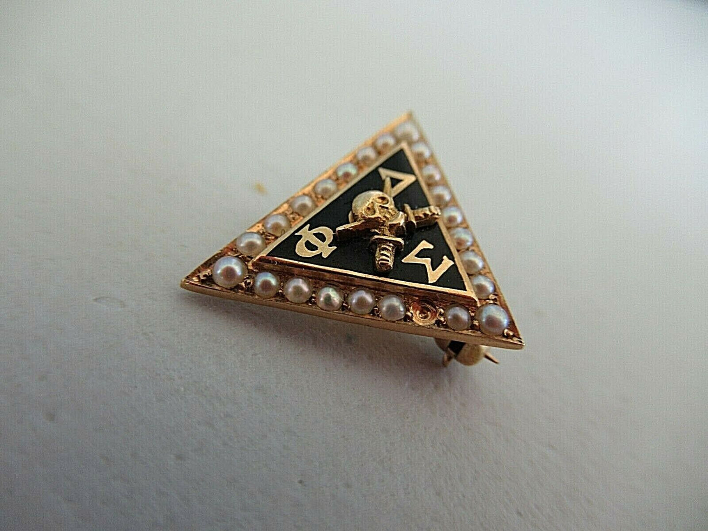USA FRATERNITY PIN PHI SIGMA DELTA. MADE IN GOLD 14K. NAMED. MARKED. 1