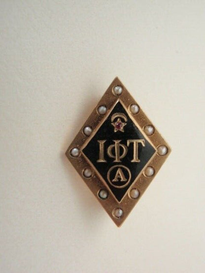 USA FRATERNITY PIN IOTA PHI TAU. MADE IN GOLD. PEARLS. 345