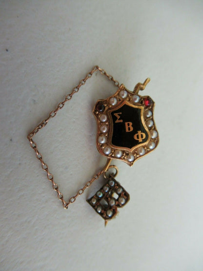 USA FRATERNITY PIN SIGMA BETA PHI. MADE IN GOLD. RUBIES. MARKED. 950