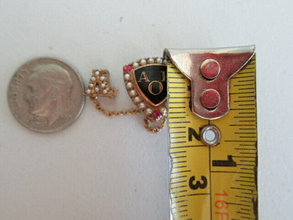 USA FRATERNITY PIN ALPHA KAPPA OMICRON. MADE IN GOLD 10K. RUBIES 1949