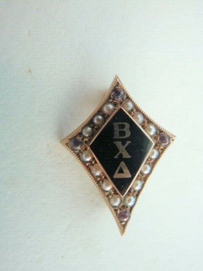 USA FRATERNITY PIN TAU BETA CHI DELTA. MADE IN GOLD 10K. PEARLS. MARKE