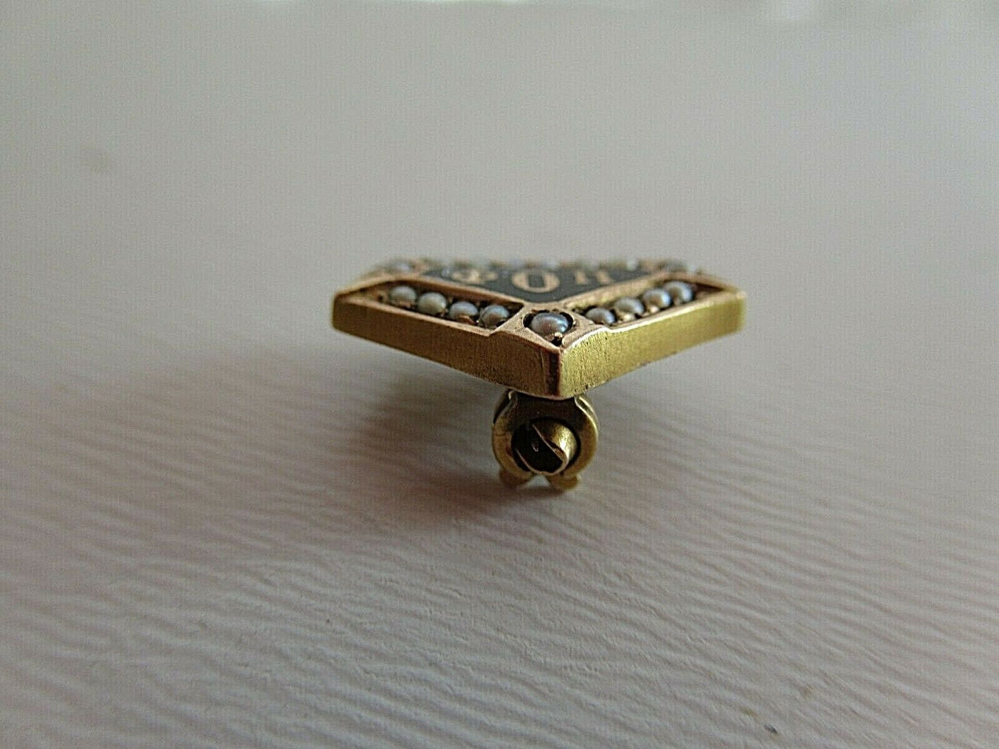 USA FRATERNITY PIN PHI OMICRON PI. MADE IN GOLD 10K. NAMED. MARKED, 13