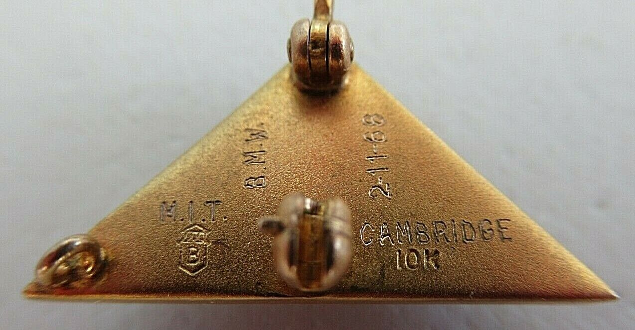 USA FRATERNITY PIN PHI BETA EPSILON. MADE IN GOLD 1966 NAMED. CAMBRIDG