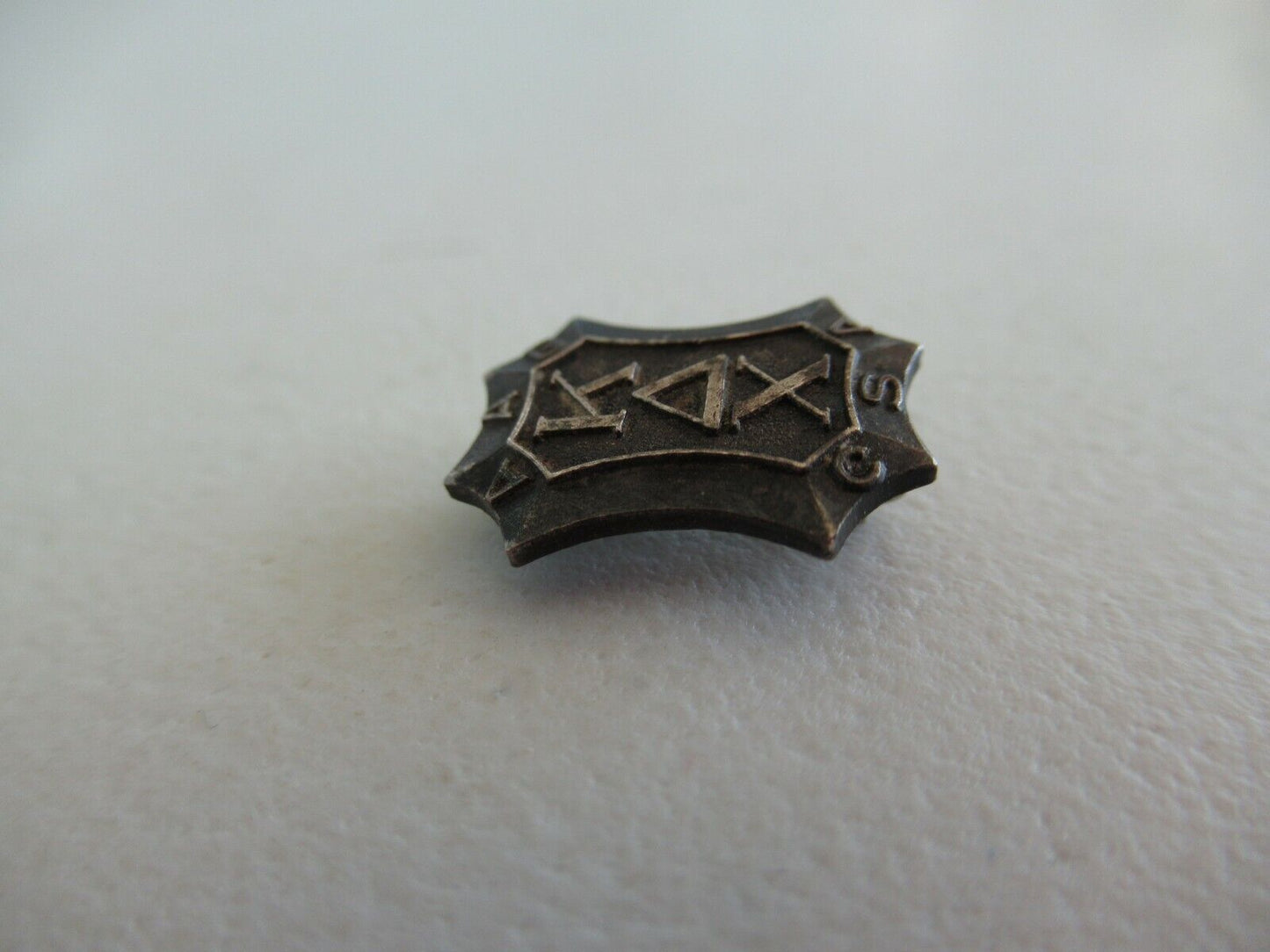 USA FRATERNITY PIN KAPPA DELTA CHI. MADE IN SILVER. 813
