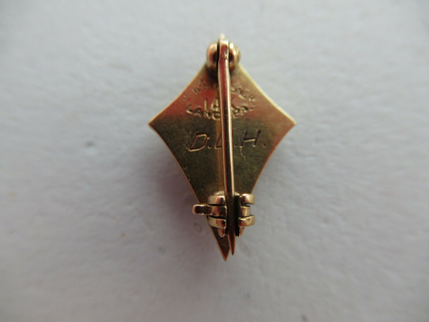 USA FRATERNITY PIN DELTA THETA TAU. MADE IN GOLD 14K. NAMED. MARKED. 1