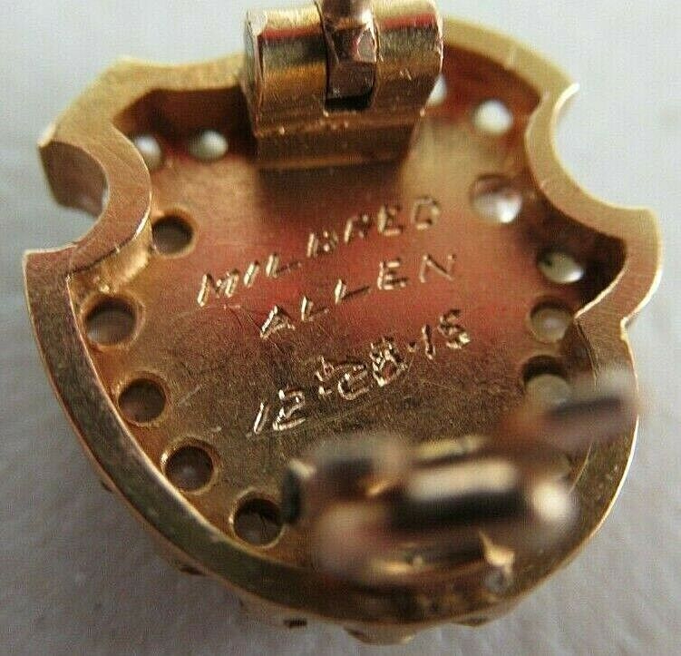 USA FRATERNITY PIN ALPHA PI PHI. MADE IN GOLD. NAMED. DATED 1918. 1095