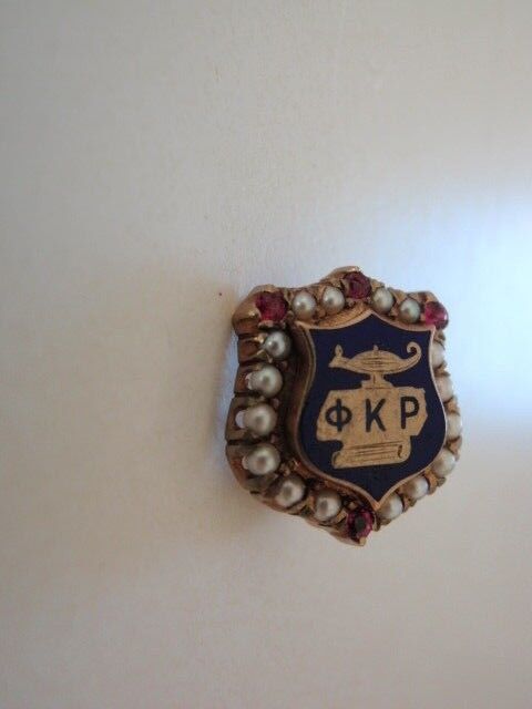 USA FRATERNITY PIN PHI KAPPA RHO. MADE IN GOLD 10K. 1942. NAMED. 299