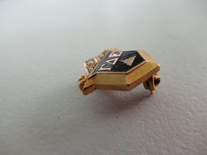 USA FRATERNITY PIN GAMMA DELTA EPSILON. MADE IN GOLD. NAMED. 1926. MAR