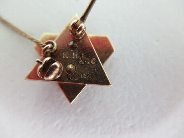 USA FRATERNITY PIN OMEGA SIGMA CHI. MADE IN GOLD 10K. NAMED. NUMBERED