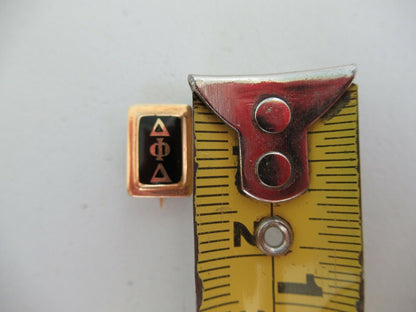 USA FRATERNITY PIN DELTA PHI DELTA. MADE IN GOLD. MARKED. 1365