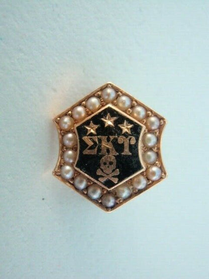 美国兄弟会 PIN SIGMA KAPPA UPSILON 。黄金制造。珍珠。 1907.N