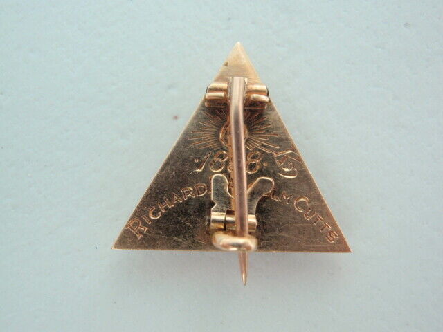 USA FRATERNITY PIN SIGMA PSI. MADE IN GOLD. 1898! NAMED. 442