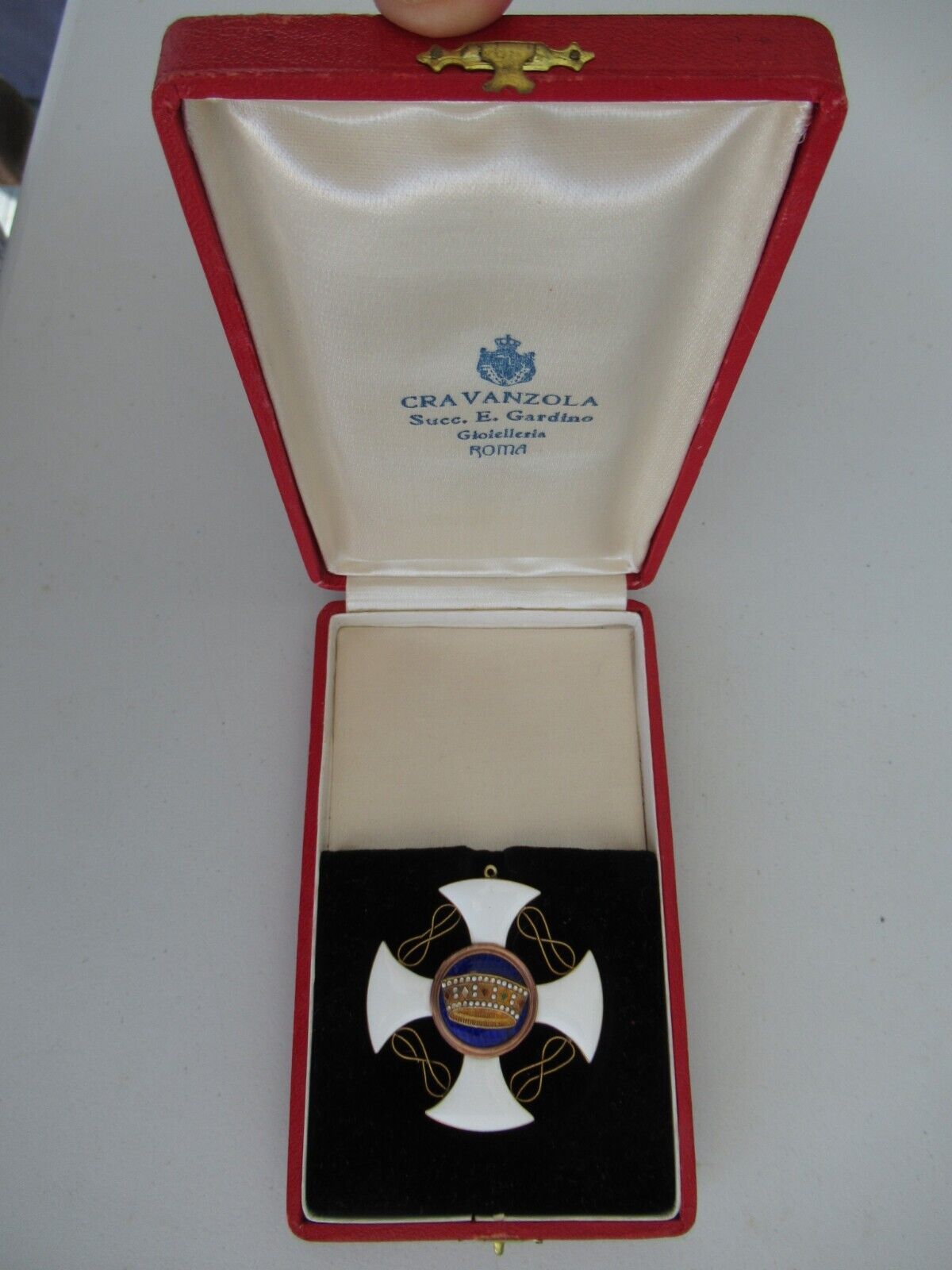 ITALY ORDER OF THE CROWN COMMANDER NECK BADGE. MADE IN GOLD! BOXED. RA