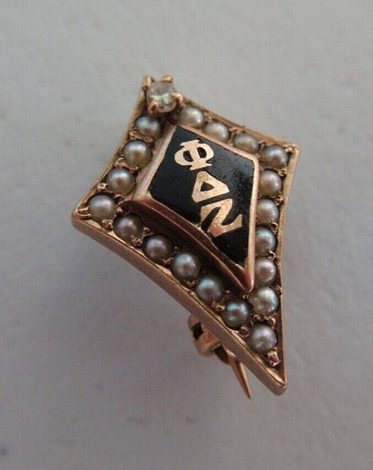 USA FRATERNITY PIN PHI DELTA ZETA. MADE IN GOLD 10K. DIAMOND! NAMED. 1