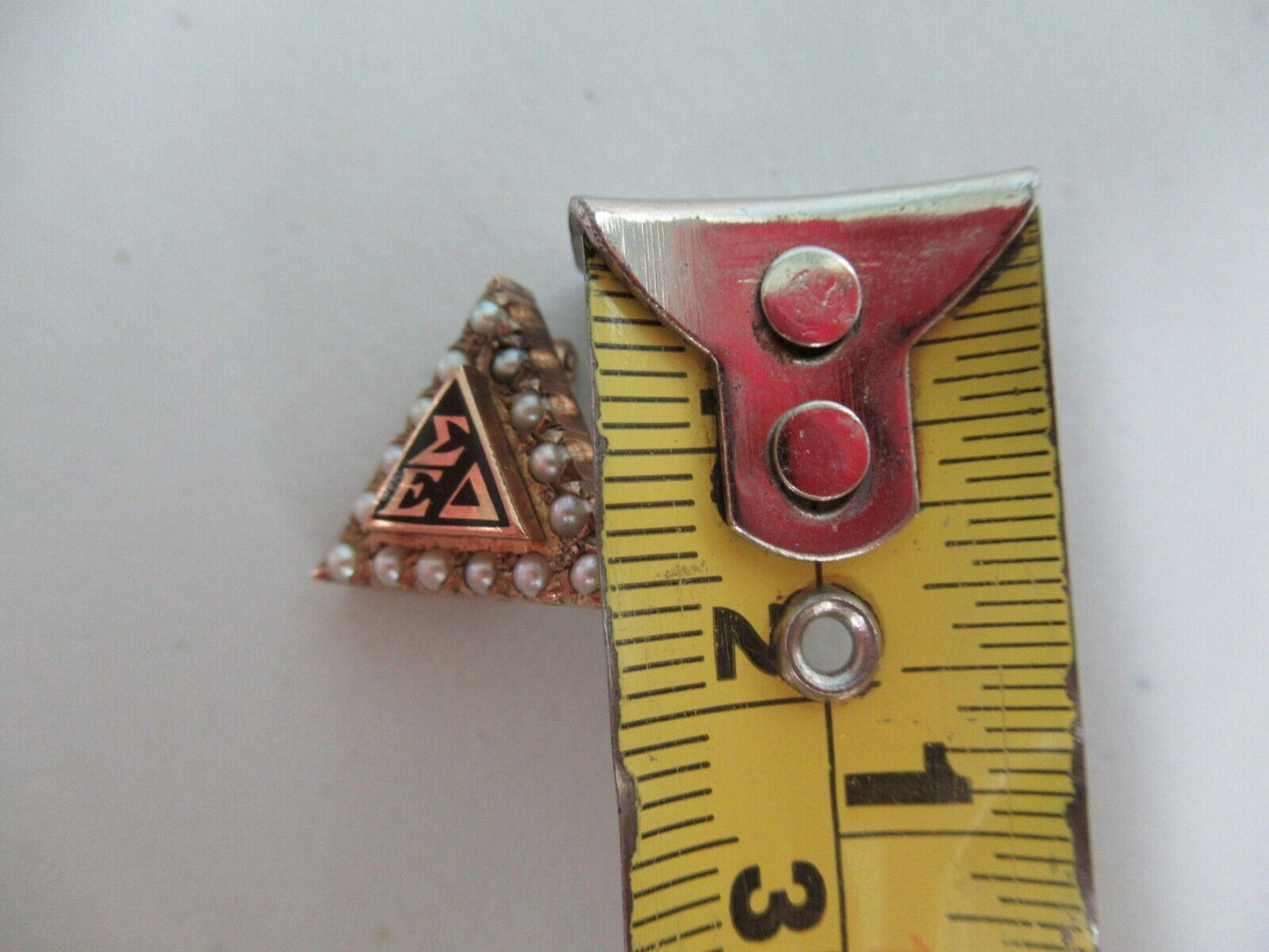 USA FRATERNITY PIN SIGMA EPSILON DELTA. MADE IN GOLD. NUMBERED.1386