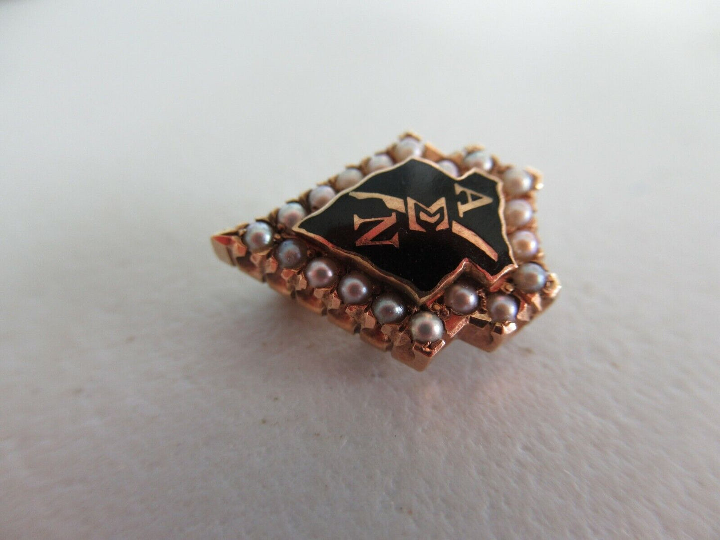 USA FRATERNITY PIN ALPHA SIGMA NU. MADE IN GOLD. NAMED. 1096