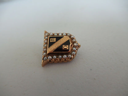 美国兄弟会 PIN PI OMICRON。 14K 金制成。命名。 1043