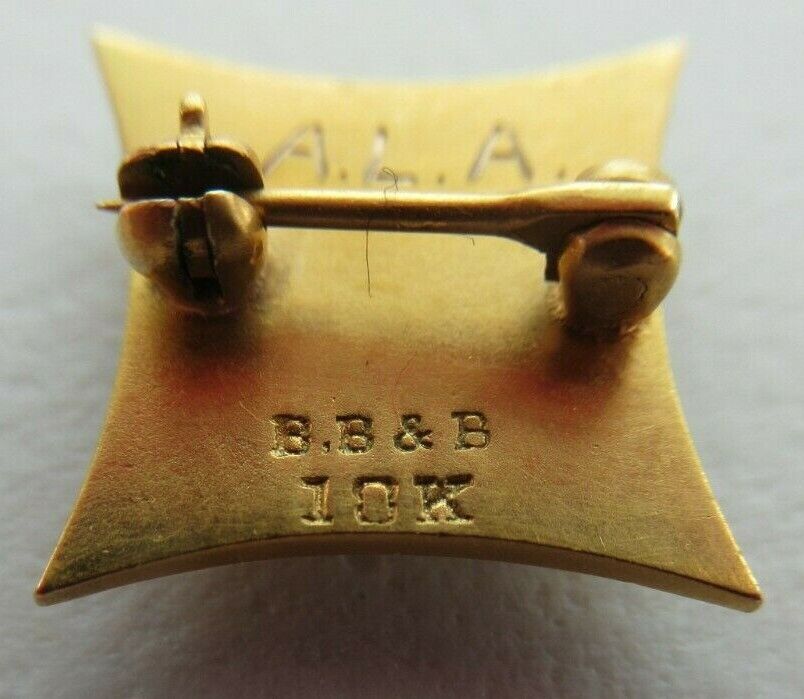 USA FRATERNITY PIN DELTA KAPPA. MADE IN GOLD 10K. NAMED. MARKED. 1165