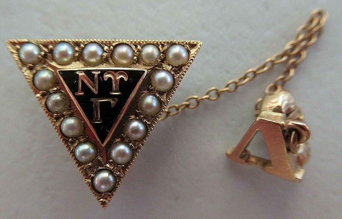 USA FRATERNITY PIN NU UPSILON GAMMA. MADE IN GOLD. MARKED. NAMED.1404